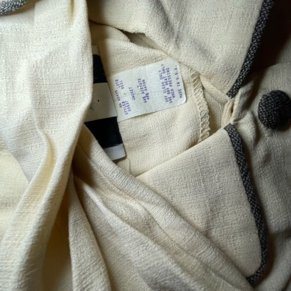 Sheri Martin Cream Cropped Blazer with Black Accents Size 6 - Picture 5 of 6